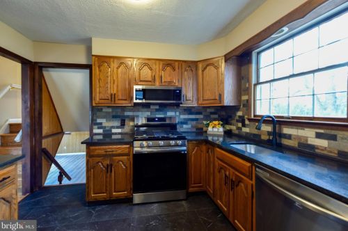 10 Digby Dr, Blenheim, NJ 08012-3818