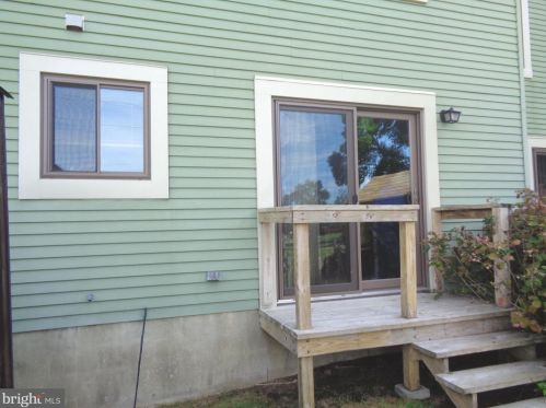 38 Topaz Ln, Trenton NJ 08690-3614 exterior