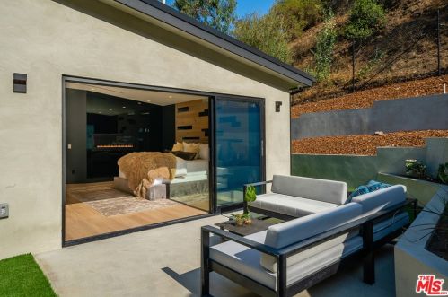 17137 Escalon Dr, Van Nuys CA  91436-4029 exterior
