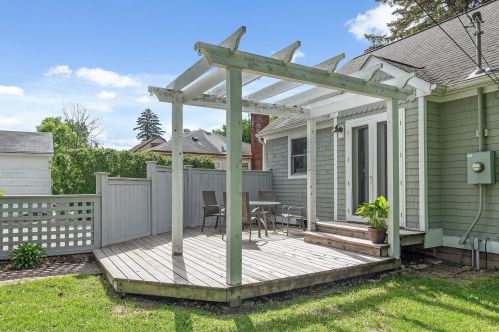 1027 Idaho Ave, Saint Paul MN  55117-3352 exterior