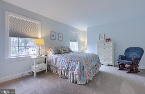 3 Twin Oaks Holw, Lancaster PA  17601-2234 exterior