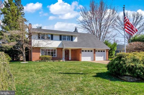 215 Folkstone Way, York, PA 17402-4227