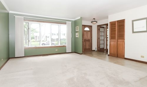 1421 Susan Dr, Des Plaines, IL 60018-5544