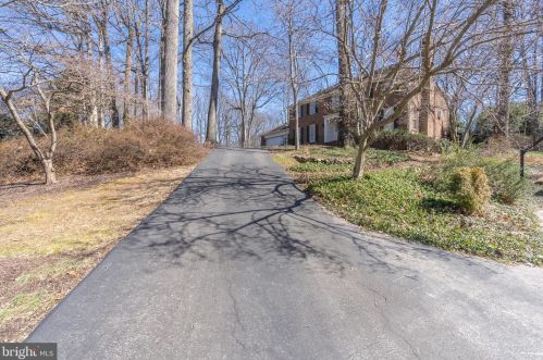 1095 Old Cedar Rd, Mc Lean, VA 22102-2439