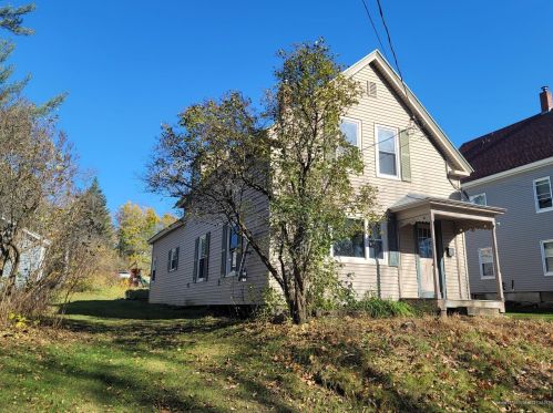3 Front St, Mexico, ME 04257-1617