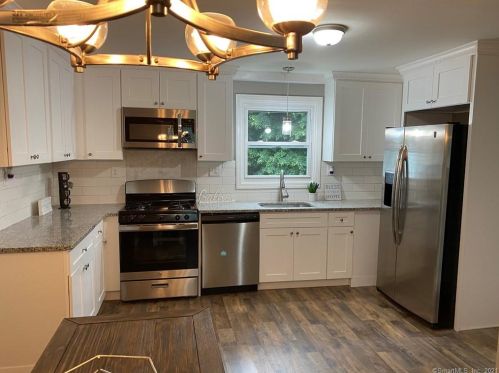 15 Saville St, Windsor CT  06095-4450 exterior