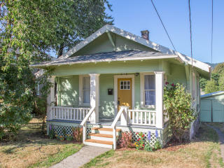 9544 Willamette Blvd, Portland, OR 97203-1440
