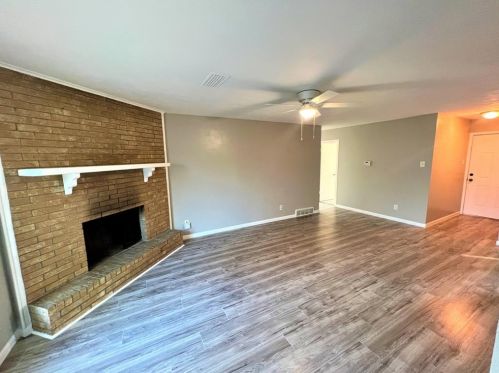 2121 Spanish Trl, Irving TX  75060-7342 exterior