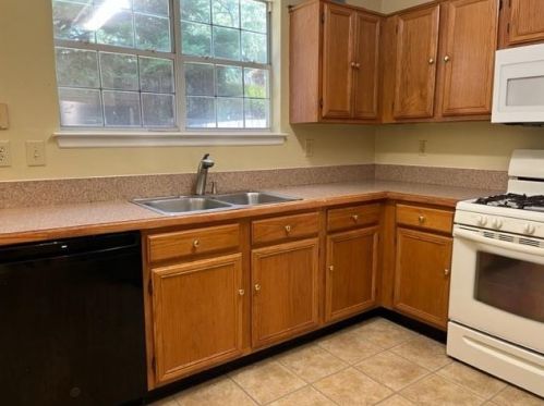 3542 Strathmore Dr, Duluth GA  30096-3246 exterior