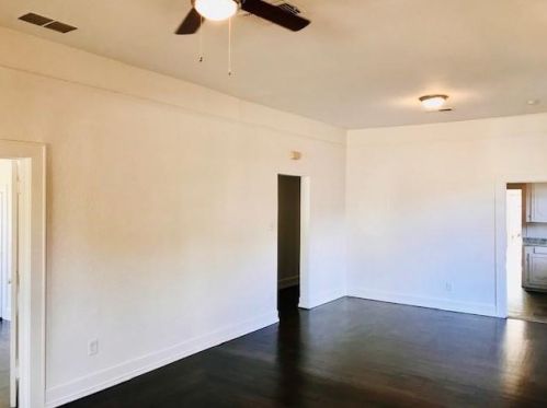 2219 Refugio Ave, Fort Worth, TX 76164-8055