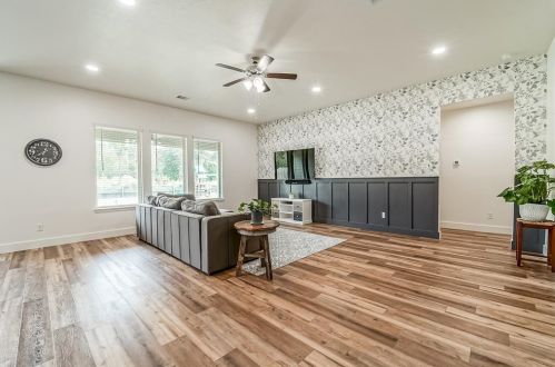 6288 Rollinghills Rd, Conroe, TX 77303-4689