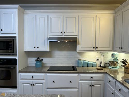 5 Sutton Pl, Social Circle, GA 30025-4940
