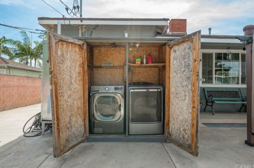 526 Buttonwood St, Anaheim CA  92805-2225 exterior