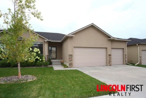 8945 Sandhills Ct, Lincoln, NE 68526-9250