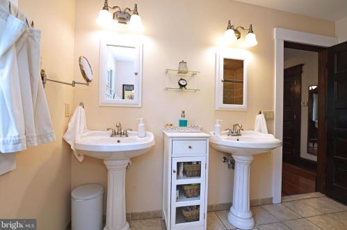 2144 Lawrence Rd, Trenton NJ 08648 exterior