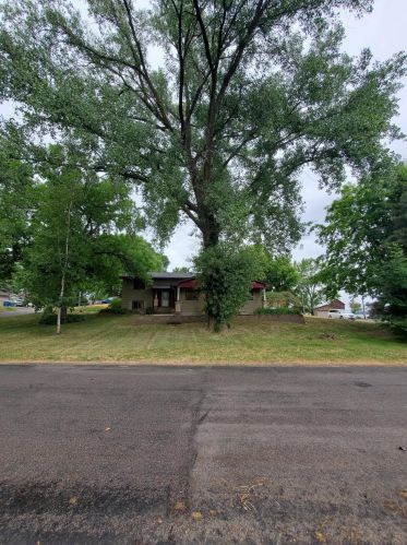 1431 Bay Point Dr, Columbus, MN 55025