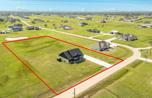 713 Longhorn Trl, Angleton TX 77515-9623 exterior