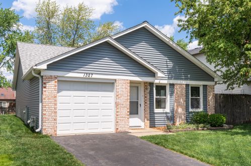 1327 Caribou Trl, Carol Stream, IL 60188-9064