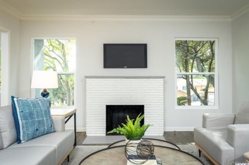 5124 Ln Crescenta Ave, Glendale CA 91214-2117 exterior