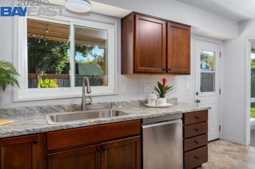 3124 Ameno Rd, Concord CA  94519-2221 exterior