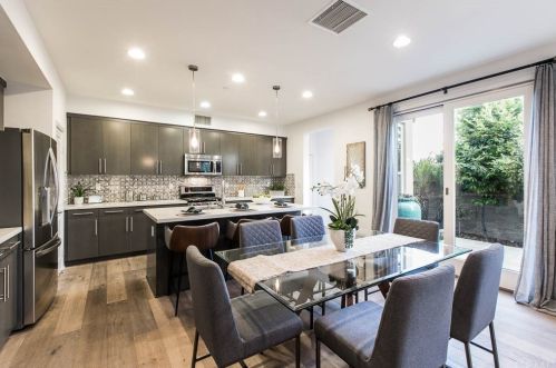 5567 Palm Dr, Hawthorne, CA 90250-5839