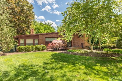221 Eighth Ave, Edison, NJ 08817-2912