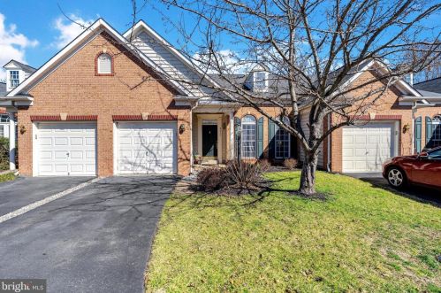 8017 Montour Heights Dr, Gainesville, VA 20155-3834
