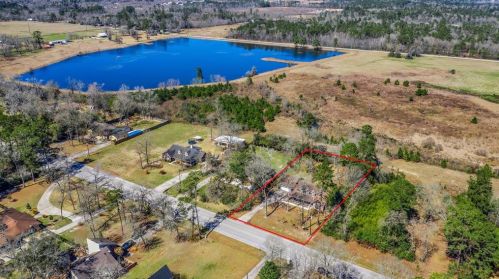 1100 Chateau Wood Pkwy Dr, Conroe TX  77385-9773 exterior