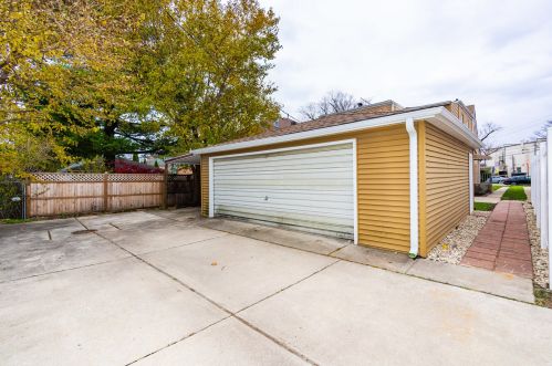 7542 Cleveland St, Niles IL  60714-2954 exterior