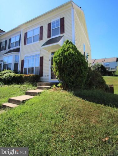 3957 Hartlake St, Woodbridge, VA 22192-7477