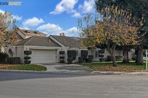4249 Copper Creek Dr, Modesto, CA 95355-8933