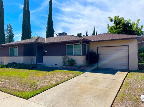 9210 Polhemus Dr, Elk Grove, CA 95624-1921