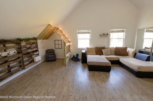 37 Hubbard Ave, Tinton Falls NJ 07701-5532 exterior