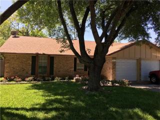 903 Red Cliff Dr, Austin TX  78758-5122 exterior