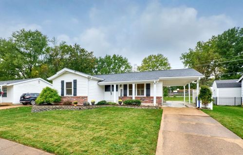 639 Green Hedge Dr, Fenton, MO 63026-3420