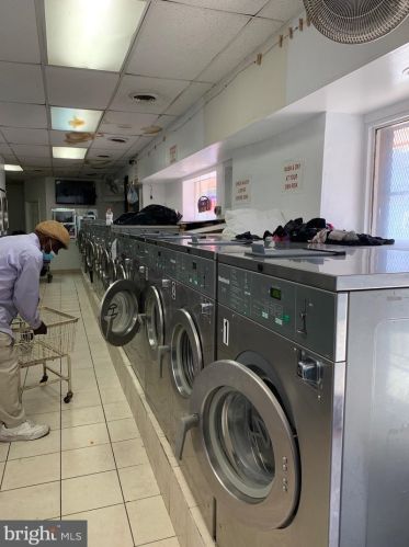 2049 22nd St, Philadelphia, PA 19121-1406