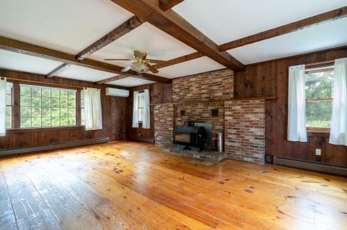 75 Exeter Rd, Kingston, NH 03848-3112