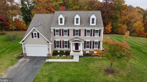 937 Riparian Dr, Falling Waters, WV 25419-4352