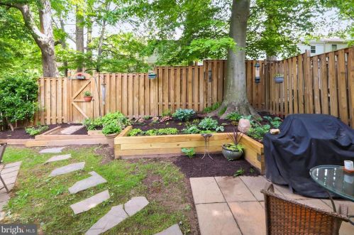 9271 Sprucewood Rd, Springfield VA  22015-3559 exterior