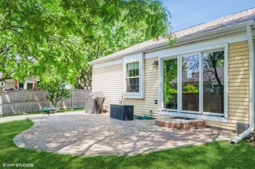 715 Equestrian Dr, Wheeling, IL 60090-5940