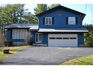51 Oak St, Rochester, NH 03839-5632