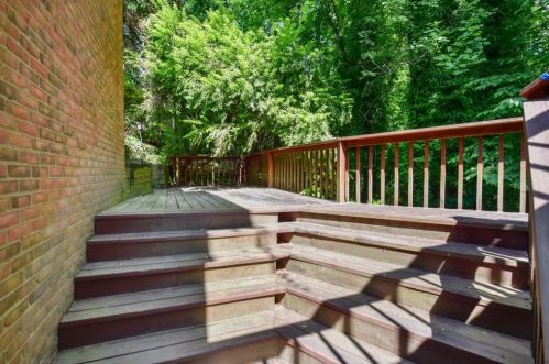 1011 Byrnwyck Rd, Atlanta GA  30319-1665 exterior
