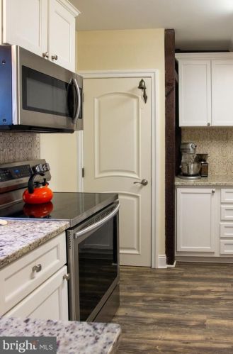 19201 Cardinal Heights Rd, Triangle VA  22172-2406 exterior