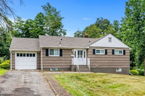 40 Crystal Ave, Town Center NJ  07052-3546 exterior