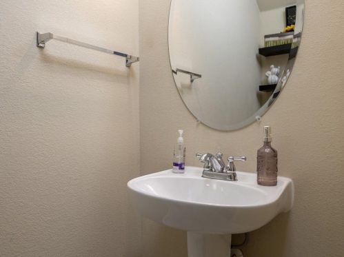 12205 Chelsea Gln Pl, Austin TX  78753-7110 exterior