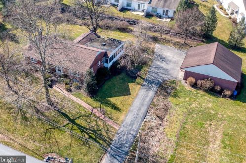 564 Lampeter Rd, Lancaster PA  17602-4010 exterior