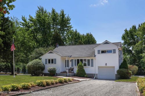 12 Kenneth Ter, Middletown, NJ 07748-1227