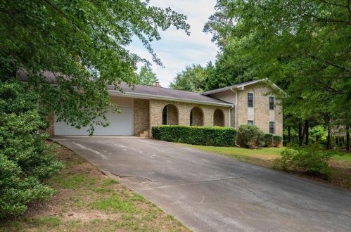 194 Lakeshore Dr, Marietta, GA 30067-4100