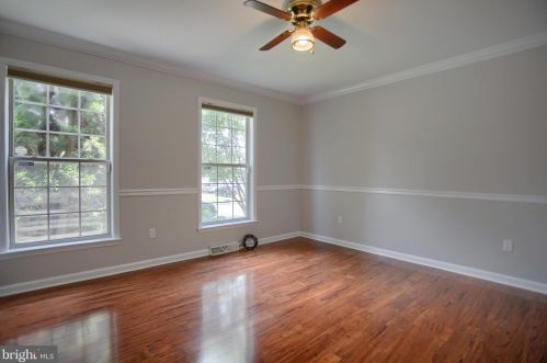 9 Mill Pond Dr, Lancaster PA  17603-7412 exterior