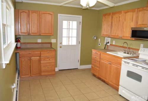 62 Winthrop Rd, Edison, NJ 08817-4051